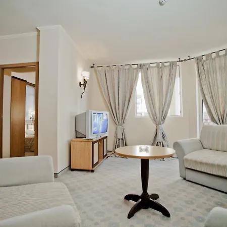 Atrium 3*