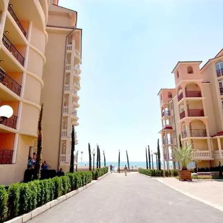 Atrium 3*