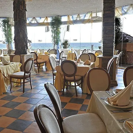 Atrium 3*