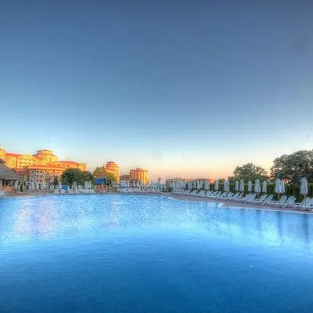 Atrium 3*
